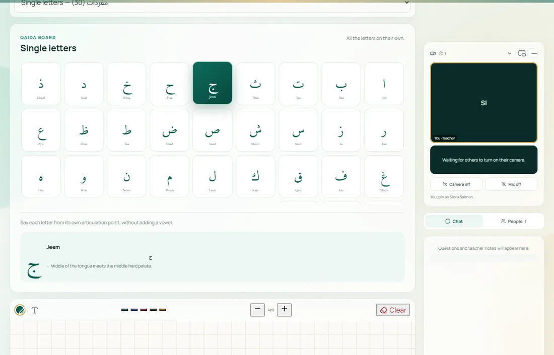 Live online Quran class: a Noorani Qaida board with the letter Jeem spotlighted by the teacher, its makhraj explained, alongside video, chat and a shared writing board